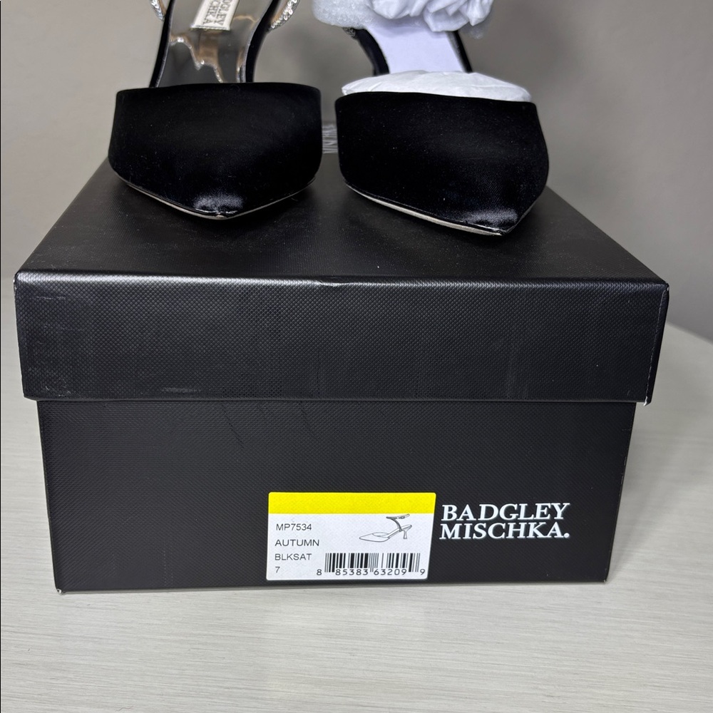 Badgley Mischka Kamilah Black Satin Crystal
Ankle Strap Pumps NIBox Size 7 - Picture 11 of 13
